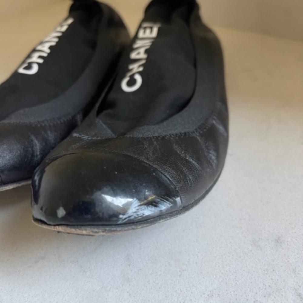 Chanel Black Lambskin and Patent Ballet Flat - Picture 3 of 6